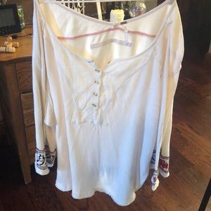 FREE PEOPLE AZTEC- floral 🌸embroidered top